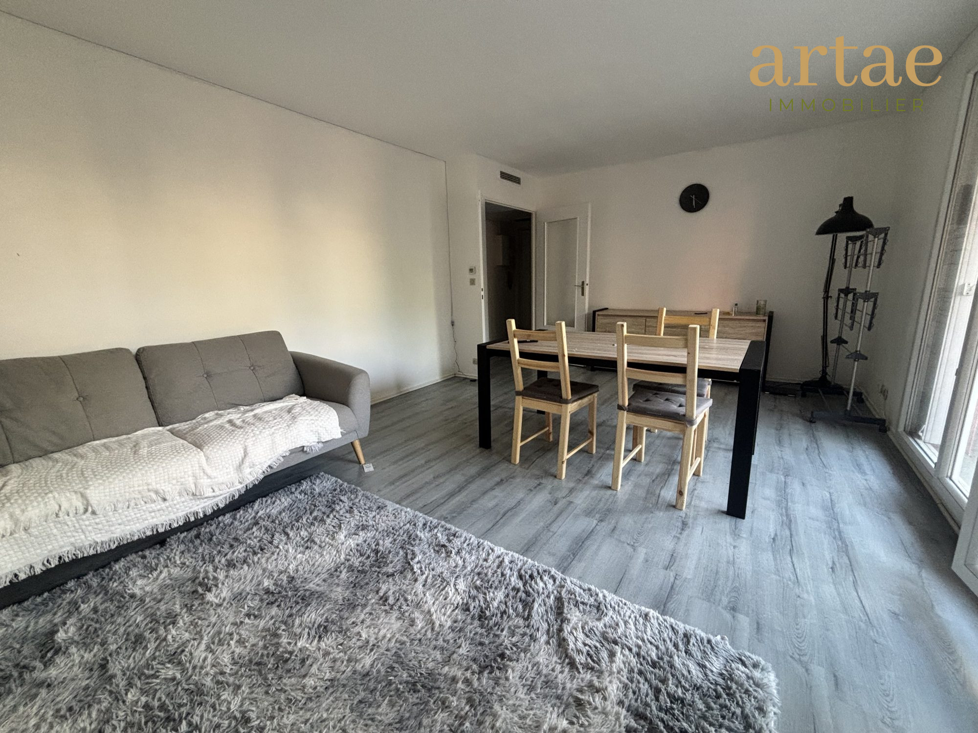 Bel appartement 3 pièces meublé avec place de parking et balcon